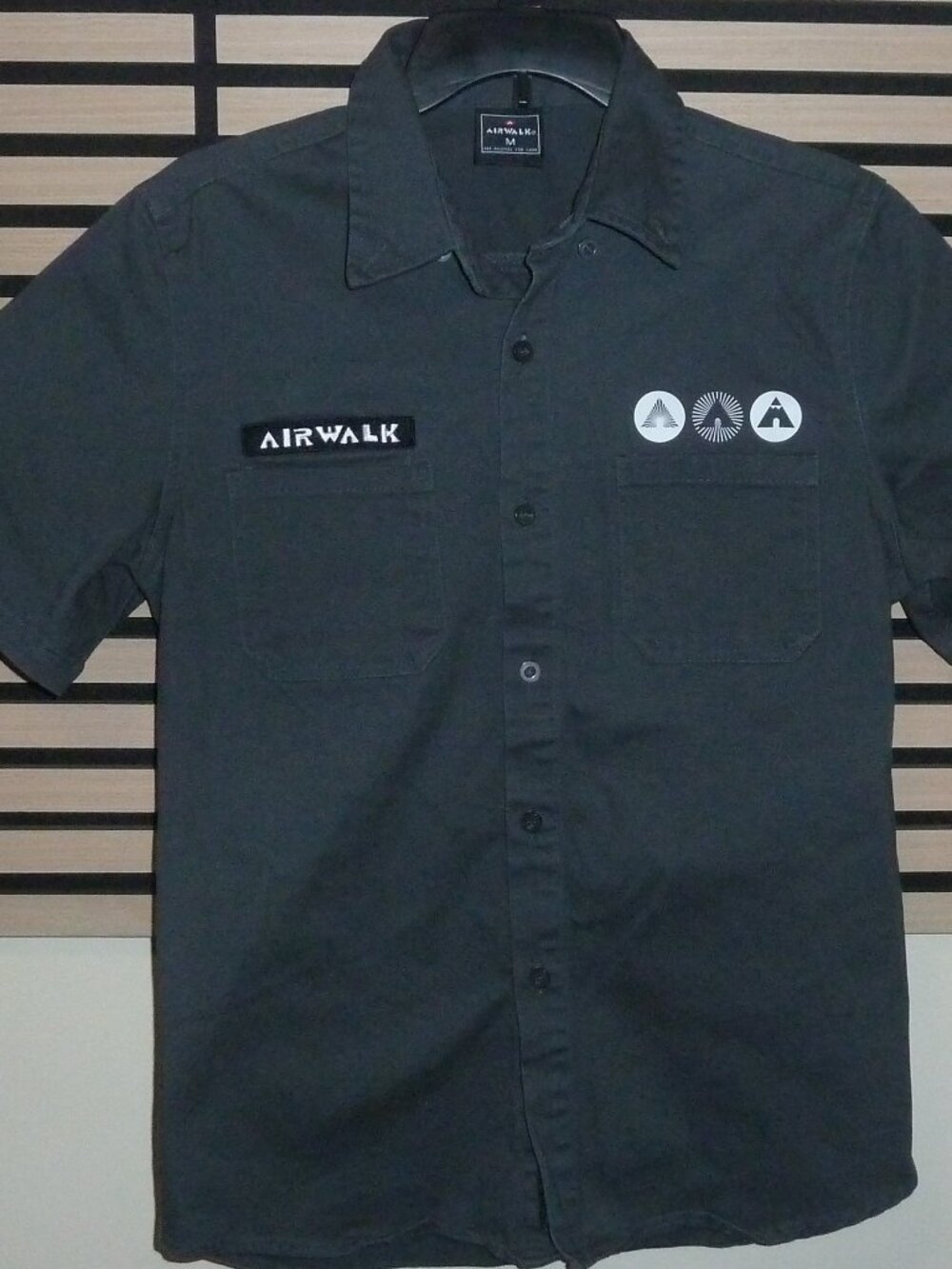 Airwalk Men Size Medium Short Sleeved Button Up Shirt Casual